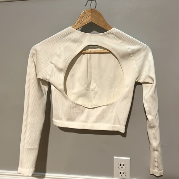 Vitality Synergy Open Back Ribbed Top - Picture 4 of 9